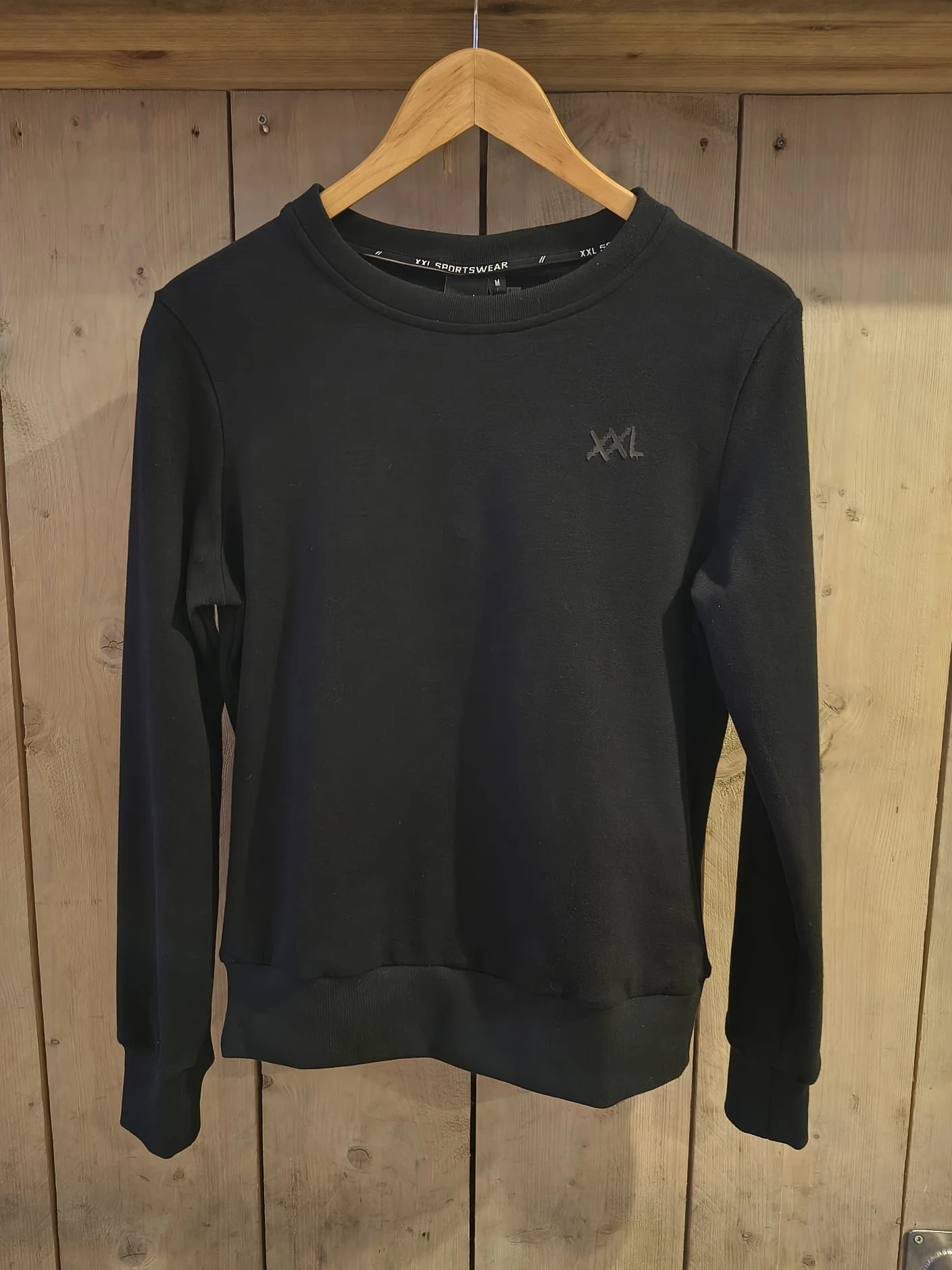 essential sweater black